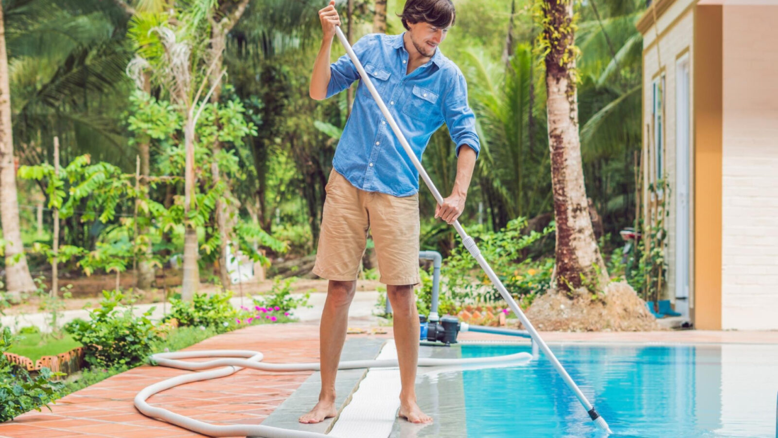 Entretenir sa piscine plus facilement grâce aux bons accessoires