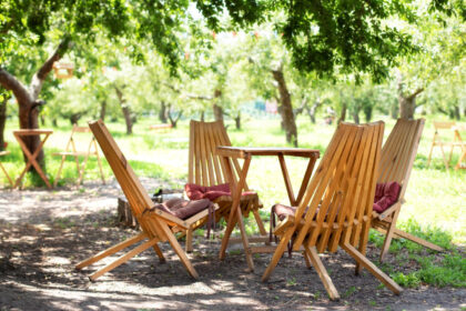 Nettoyer et protéger sa chaise de jardin selon le matériau